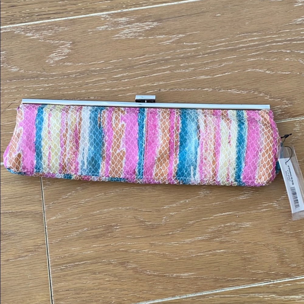 Multicolored clutch